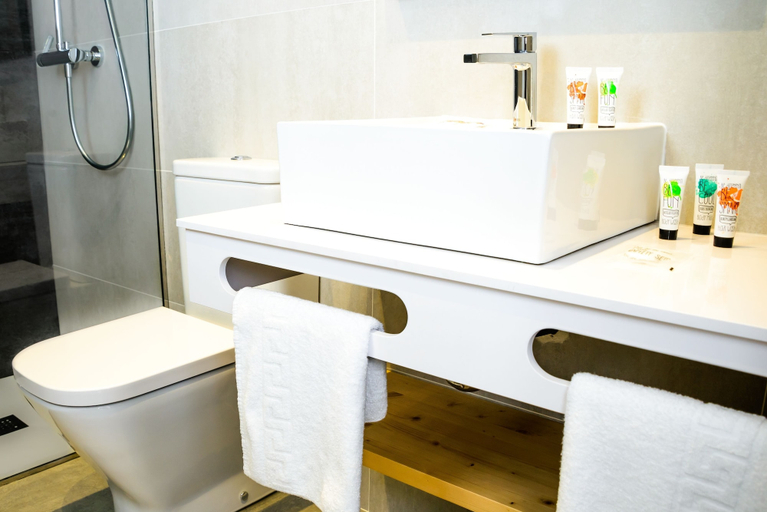 Bathroom 4, Marina Playa Hotel Apartments by Typic Hotels – Adults Only, Baleares