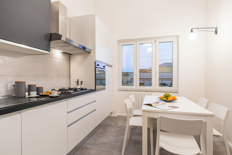 Others 5, Arenella Family Apartment, Napoli
