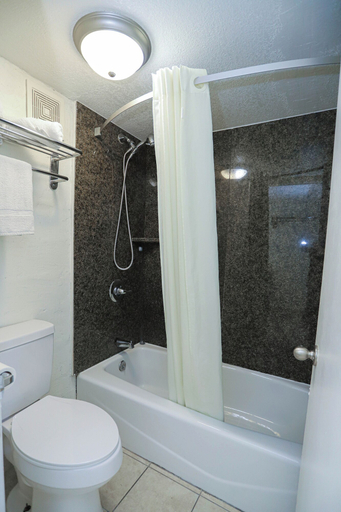 Bathroom 3, Express Inn, Bryan