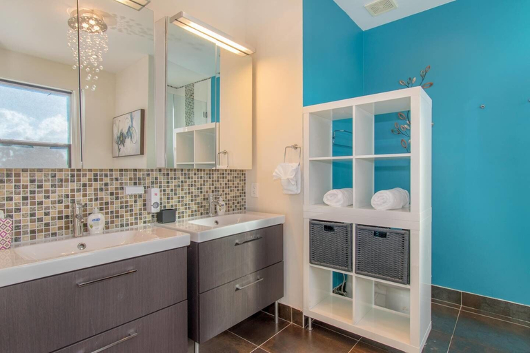 Bathroom 4, Dream House 5 Bedroom w/ Amazing Heated Pool, Broward