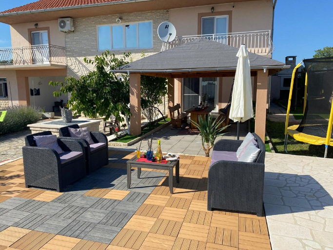 Exterior & Views 2, Holiday Home in Lisicic with Pool, Benkovac