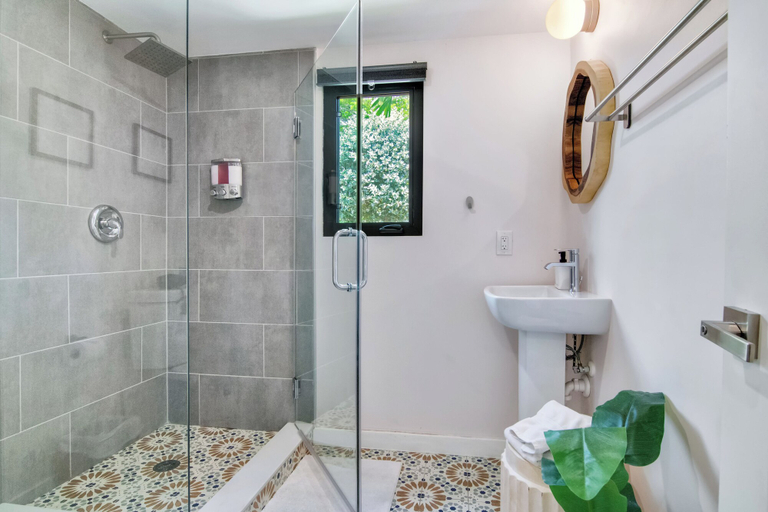 Bathroom 4, 4BR Sleeps 10 Pet Friendly w/ Bbq!, Broward