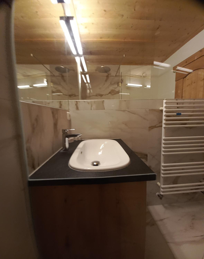 Bathroom 16