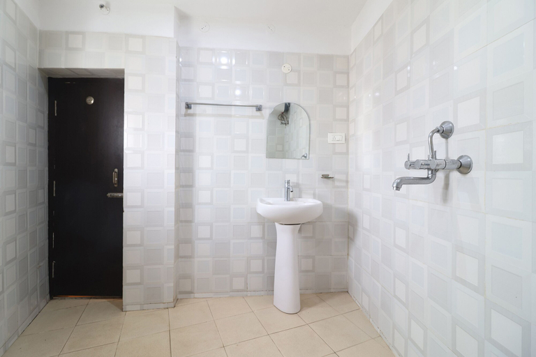Bathroom 2, FabHotel Shanti International, Ranchi