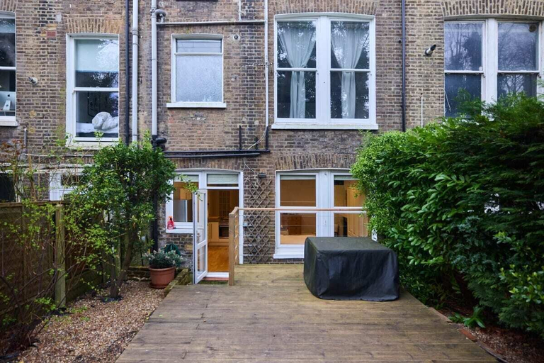 Exterior & Views 2, The West Kensington Hideout - Cozy 2bdr Flat With Garden, London