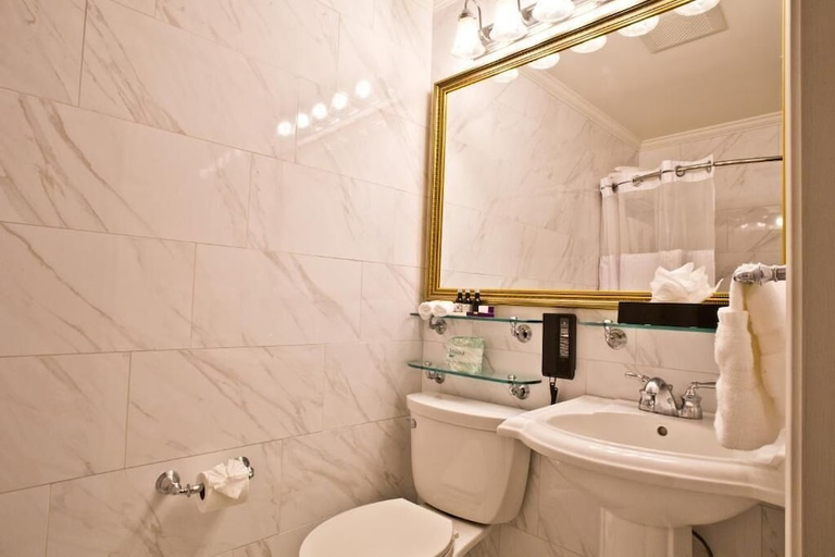 Bathroom 3, Millwood Inn And Suites, San Mateo