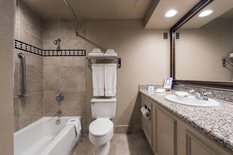 Bathroom 3, Grand Vista Hotel, Ventura