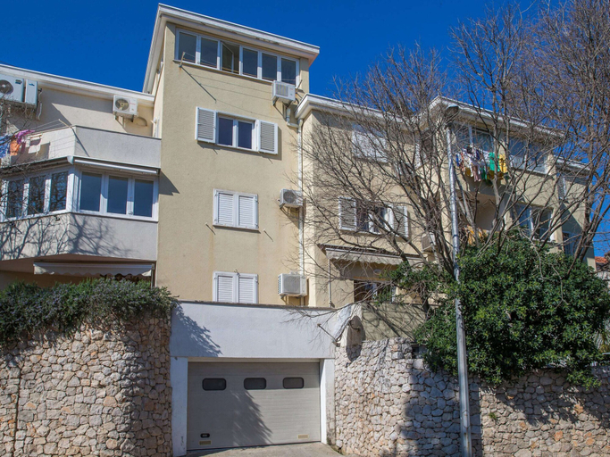 Exterior & Views 2, Spacious and Modern 1st Floor Apartment With Private Garage, Wi-fi, Dubrovnik