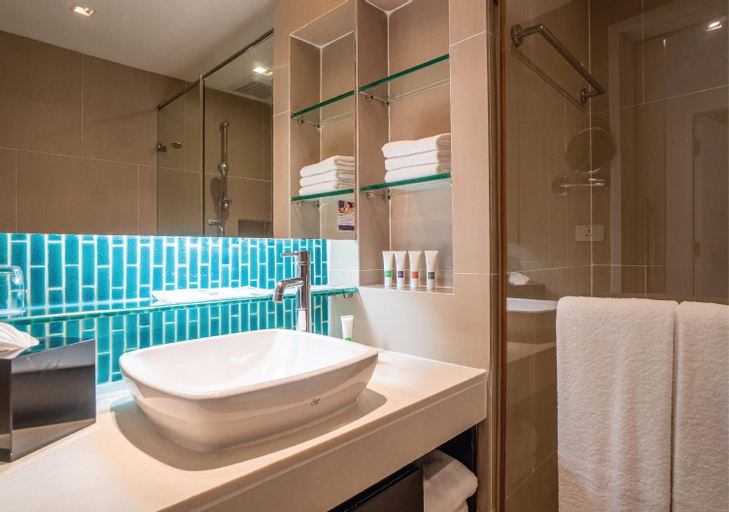 Bathroom 28