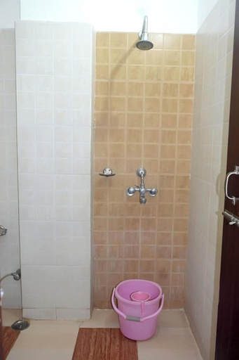 Bathroom 5, Ali Baba Guest House, Chandauli