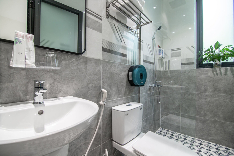Bathroom 3, Bin Bin Hotel 12 - Near SaLa Residence, District 2