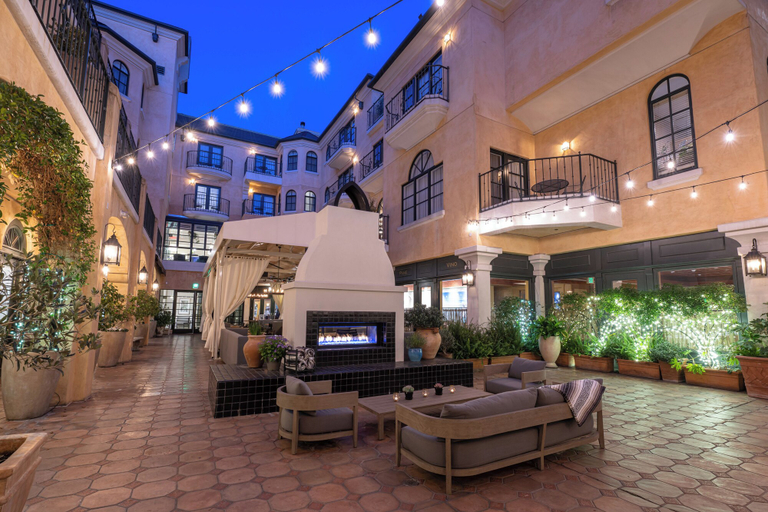 Exterior & Views