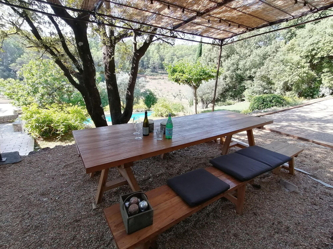 Dining 4, Holiday Home With Garden Near Lorgues, Var