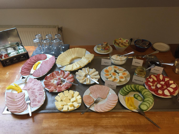 Food & Drinks 12