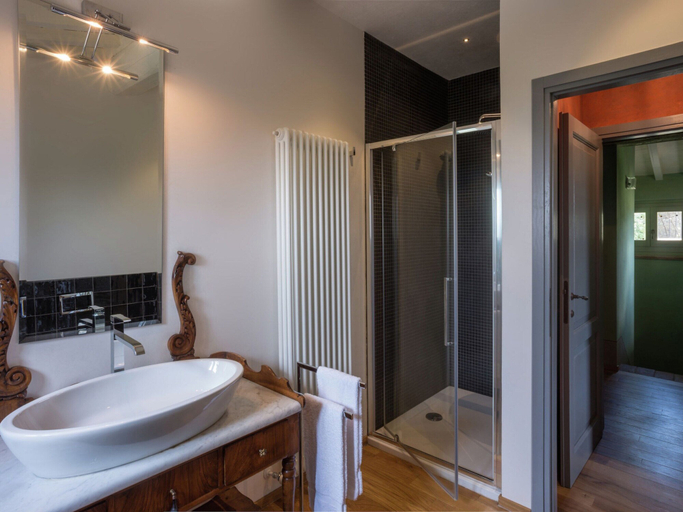 Bathroom 4, Villa in Arezzo With Pool and Vineyards, Arezzo