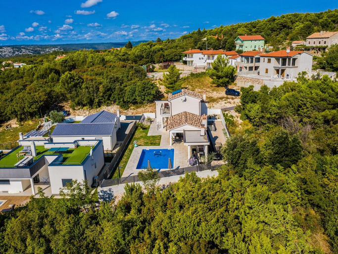 Exterior & Views 2, Modern Villa With Private Pool Near Labin and the Beach, Raša