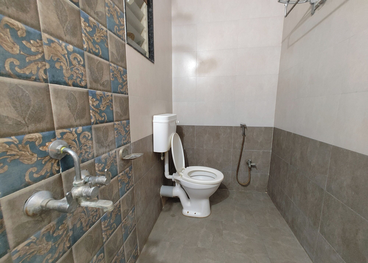 Bathroom 3, Yashraj Resorts, Pune