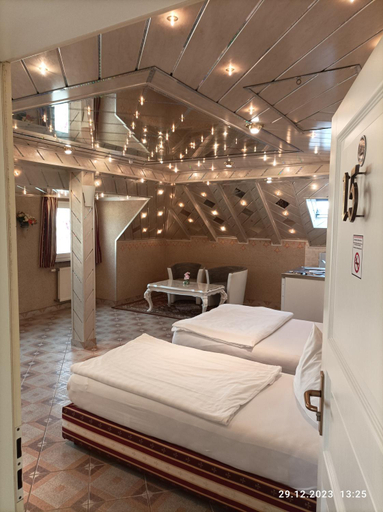 Bedroom 4, Central Hotel, Rhein-Neckar-Kreis