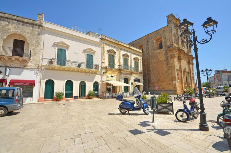 Others 4, Casa Branca, Lecce