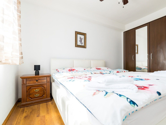 Bedroom 2, Simplistic Apartment in Malinska near the Sea, Malinska-Dubašnica