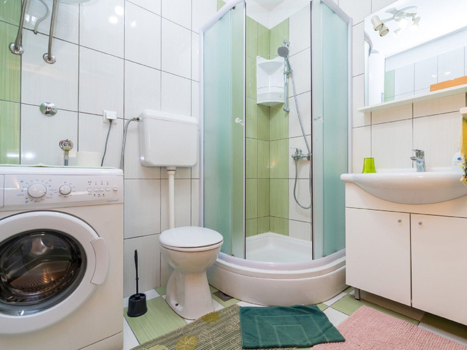Bathroom 3, Simplistic Apartment in Malinska near the Sea, Malinska-Dubašnica