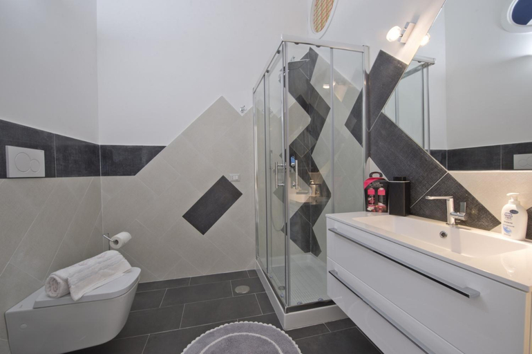 Bathroom, Casa Lisuccia, Salerno