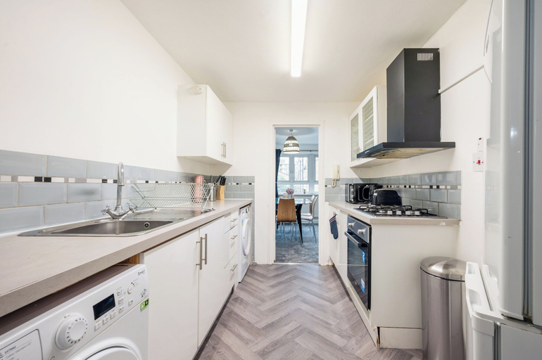 Others 4, Nice 2-bed flat near earls court, London