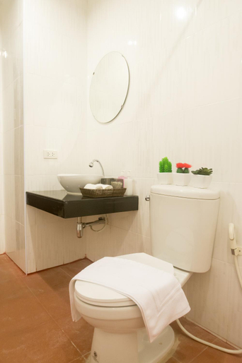 Bathroom 4, Green Leaf Hostel, Phuket Island