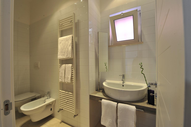 Bathroom, Foresteria Pellegrino, Barletta-Andria-Trani