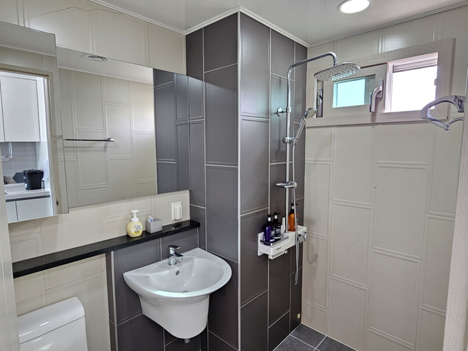Bathroom 3, JEMI BAREUT Pension, Jeju