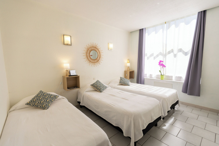 Bedroom 3, Hotel Les Bellugues, Gard