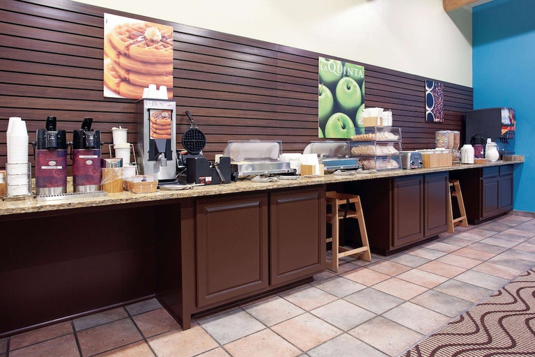 Food & Drinks 5, La Quinta Inn & Suites by Wyndham Santa Rosa, Guadalupe