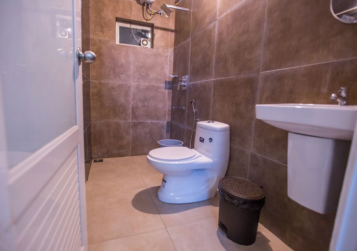 Bathroom 4, Mount Tales Vagamon, Idukki
