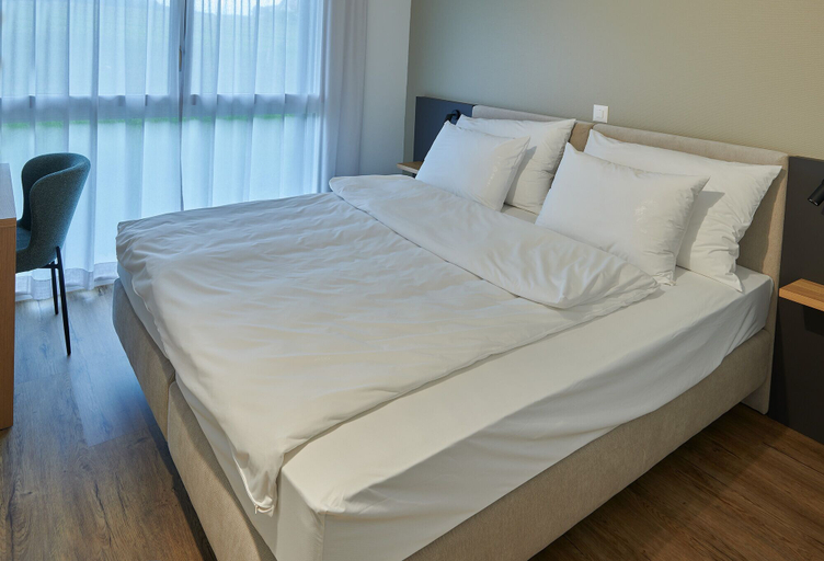 Bedroom 2, Hotel Jäger Jeuss - Murten - Self-Check-in, Lac