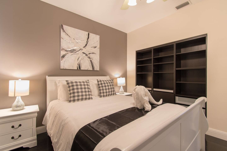 Bedroom 3, Dream House 5 Bedroom w/ Amazing Heated Pool, Broward