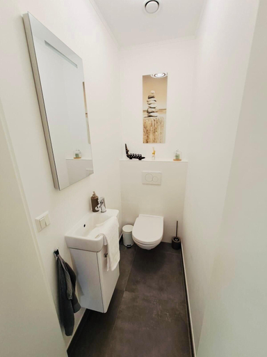 Bathroom 2, Spacious 3 Bedrooms with Garden View, Capellen