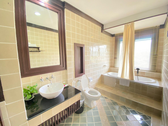 Bathroom 7