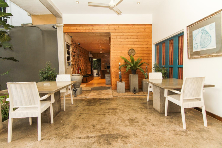Food & Drinks 5, Gomez Place, Negombo
