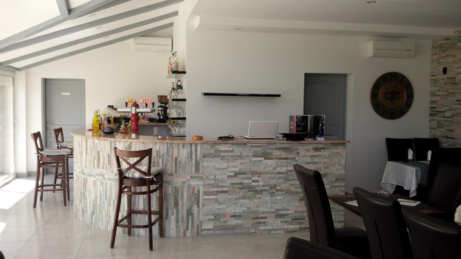 Others 4, Hotel Restaurant le Mistral, Alpes-de-Haute-Provence