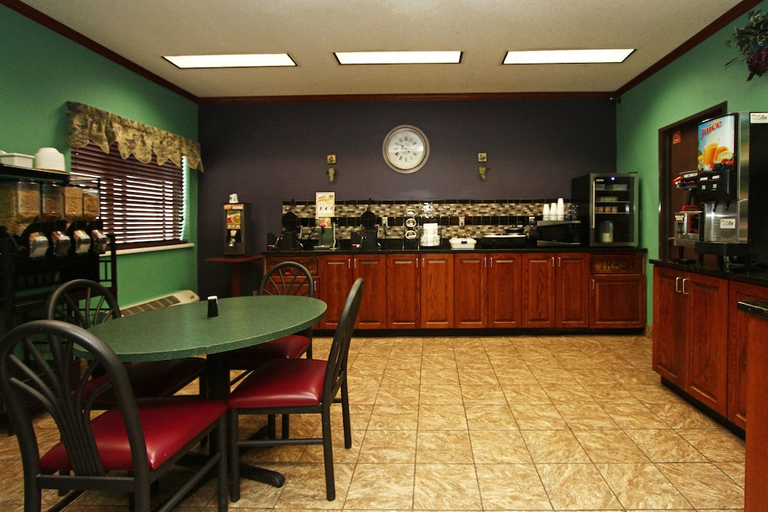 Food & Drinks 5, New Victorian Inn & Suites in Sioux City, IA, Woodbury
