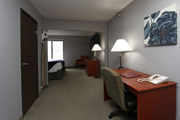 Bedroom 3, New Victorian Inn & Suites in Sioux City, IA, Woodbury
