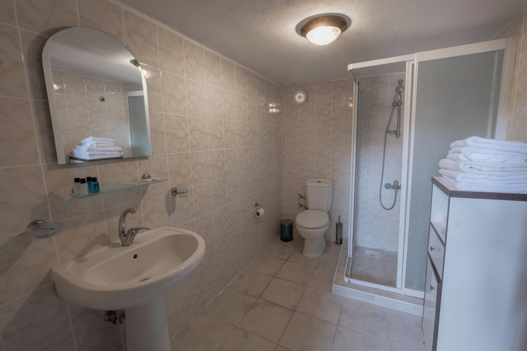 Bathroom 22