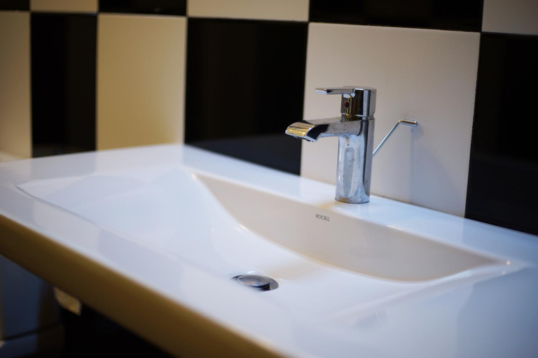 Bathroom 5, Kandy Moon Hills Hotel, K.F.G. & G. Korale