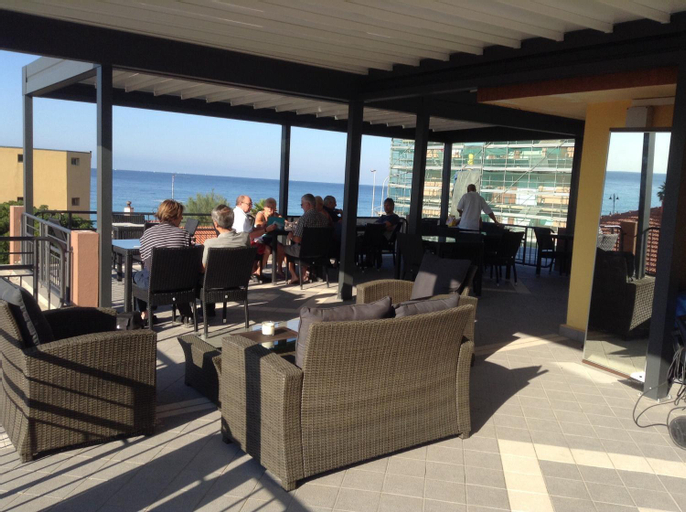 Food & Drinks 5, Villa Le Logge, Imperia