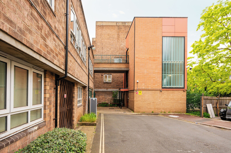 Exterior & Views 2, Nice 2-bed flat near earls court, London
