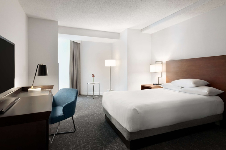 Bedroom 4, Hyatt Regency Schaumburg Chicago, Cook