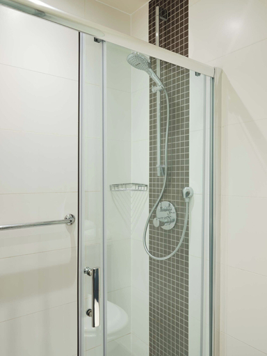 Bathroom 5, Montagu Place Hotel, London