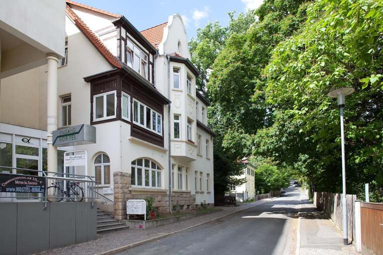 Exterior & Views 27