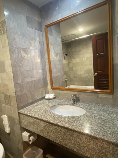 Bathroom 3, Kata View Guesthouse, Pulau Phuket
