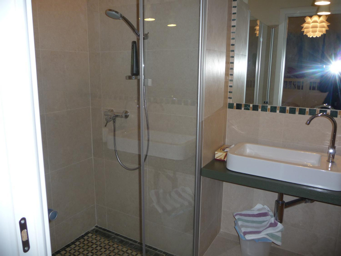 Bathroom 9